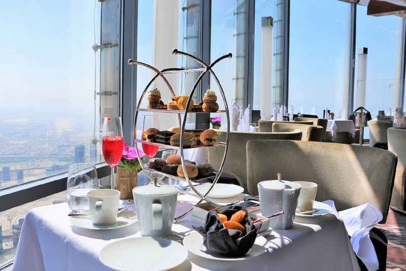burj khalifa tickets with roof top meal lunch (1)