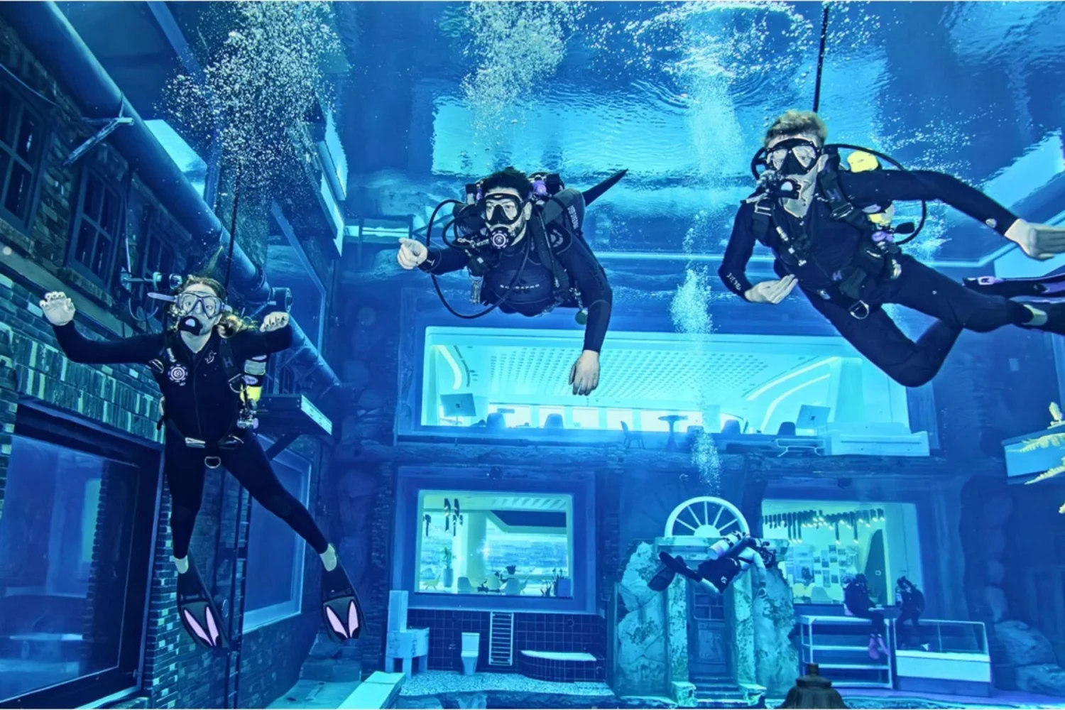 Deep Dive Dubai